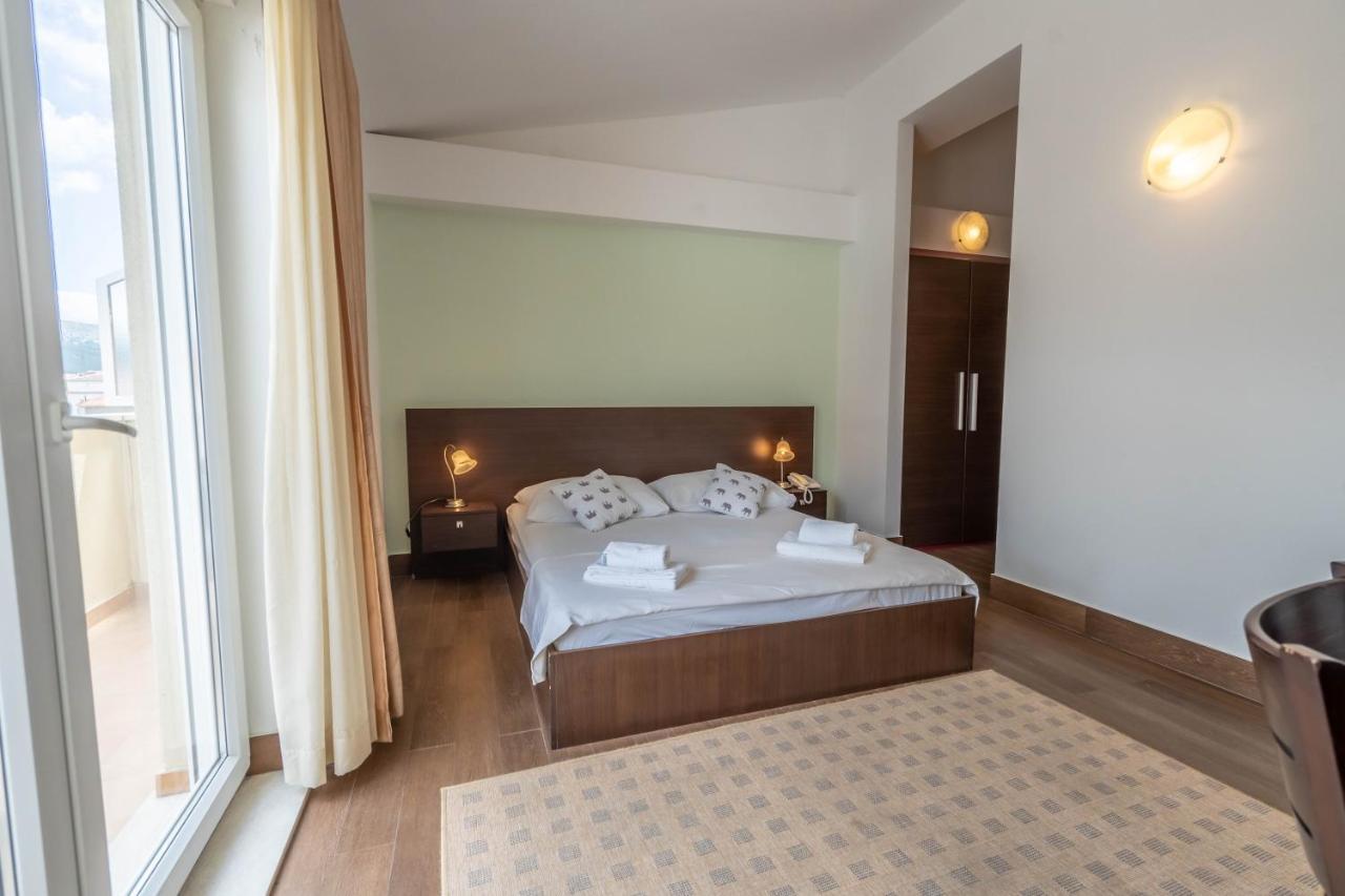 Hotel Pansion Epetium Stobreč Exteriér fotografie