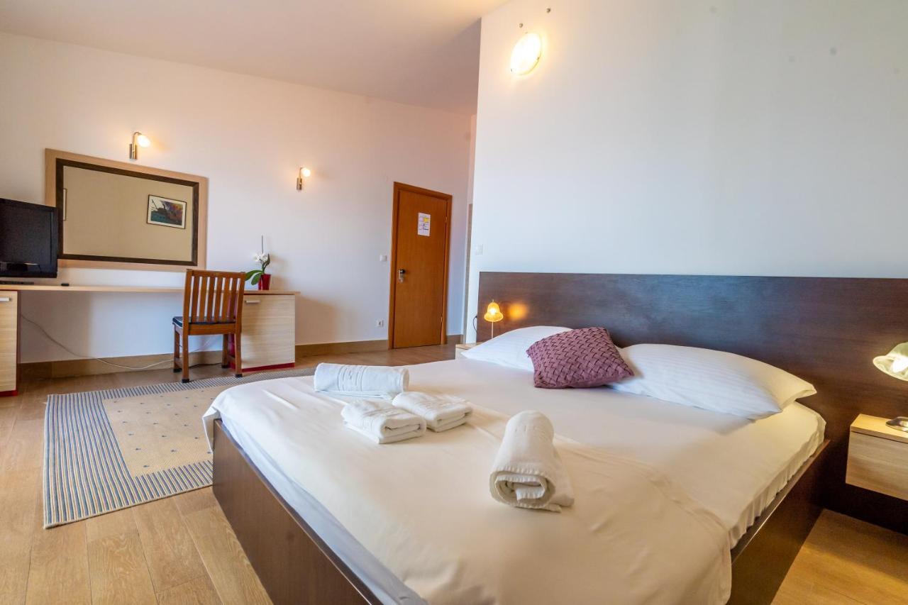 Hotel Pansion Epetium Stobreč Exteriér fotografie